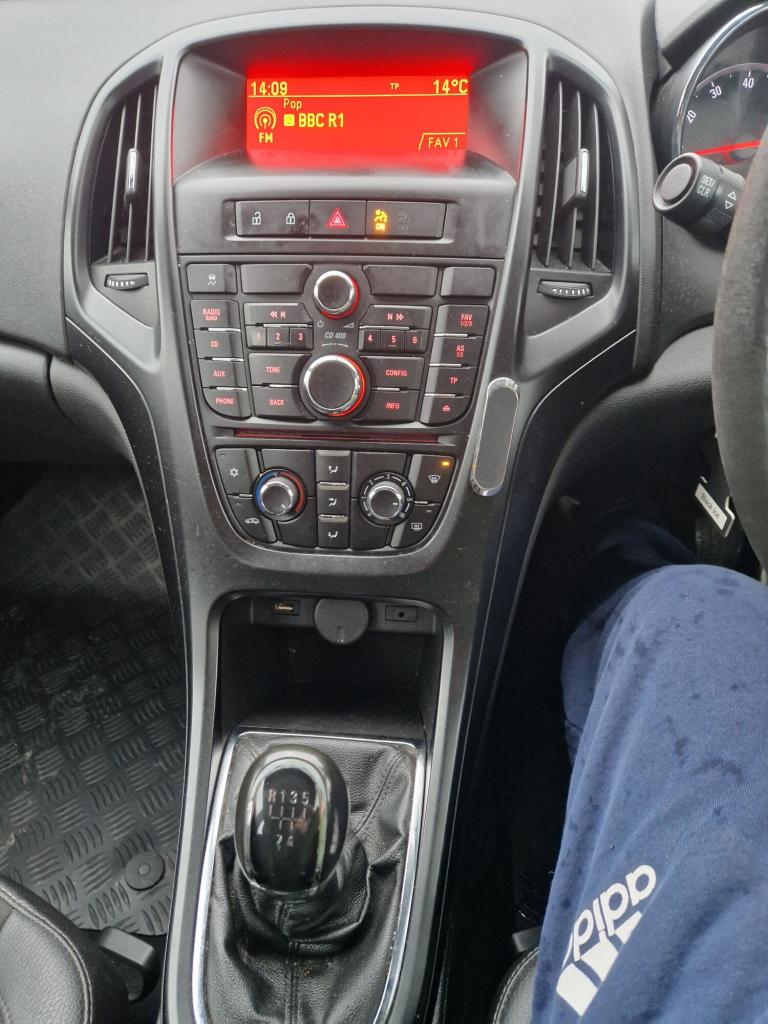 2012 Vauxhall Astra 1.6i 16V Active 5dr HATCHBACK Petrol Manual