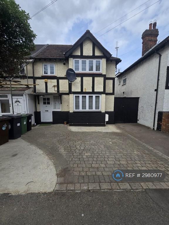 2 bedroom flat in New Road, London, E4 (2 bed) (#2980977)