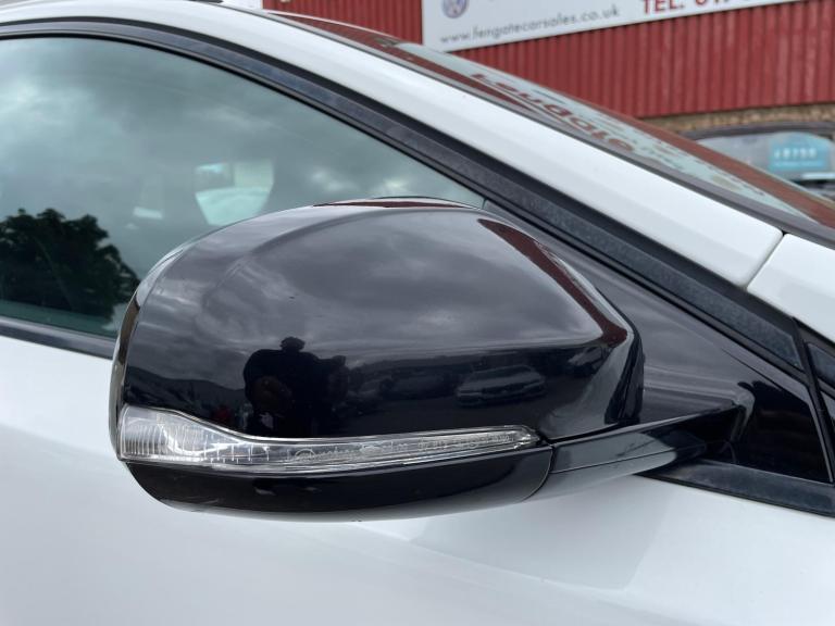 2014 Volvo V40 Cross Country 1.6 D2 Lux Powershift Euro 5 (s/s) 5dr Diesel