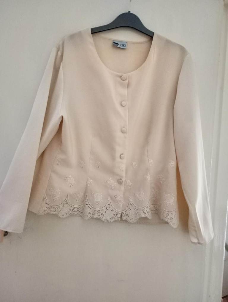 LADIES BLOUSE/TOP SIZE 14  M&S CREAM STYLISH SMART HOLIDAY EVENING CASUAL WEAR