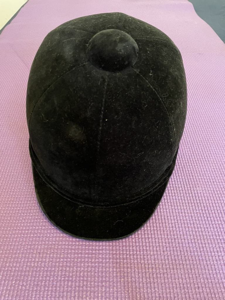 Charles And Owen young riders hat size 54 Very good condition . 