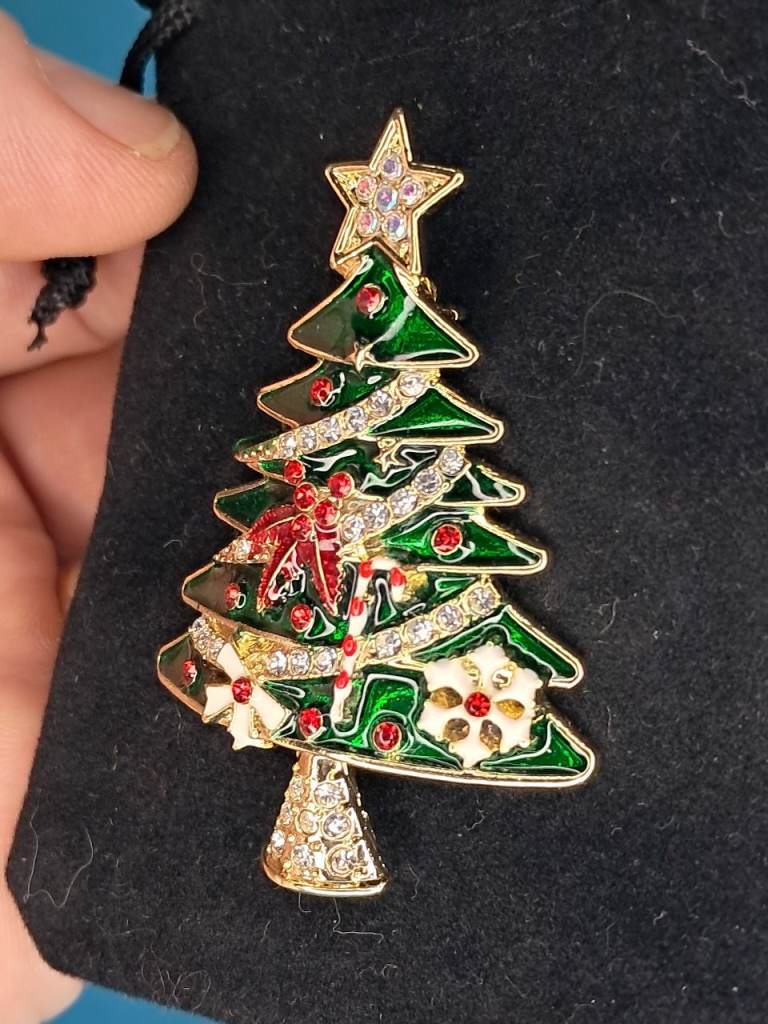 gold-plated enamel and crystal Christmas tree brooch. New.