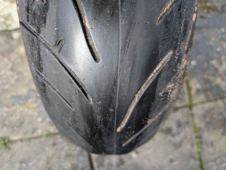 Motorcycle tyre Battlex BT023R