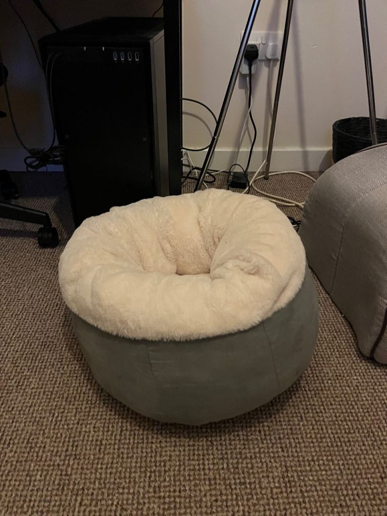 Comfy beds /igloo for cats 
