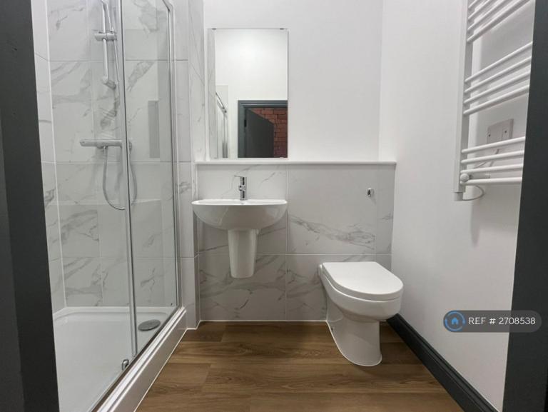 1 bedroom flat in Twist Lane, Leigh, WN7 (1 bed) (#2708538)