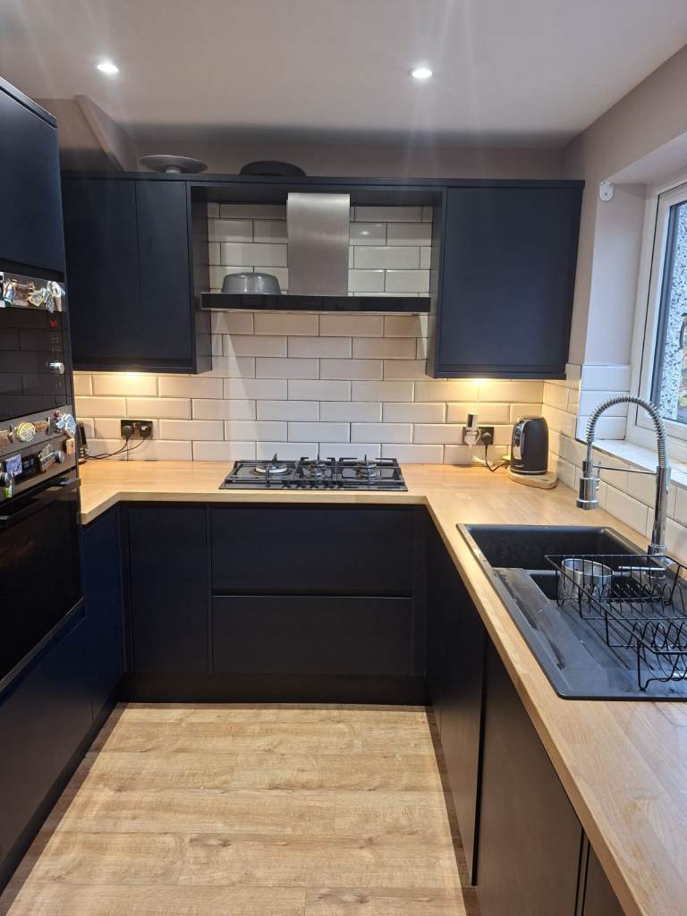 Howdens Handleless Kitchen - Modern Matt Navy (Clerkenwell) - Excellent Condition 