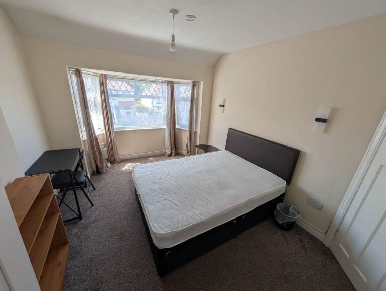 Furnished Double Room, Oxley WV10 – £495 pcm Bills Included