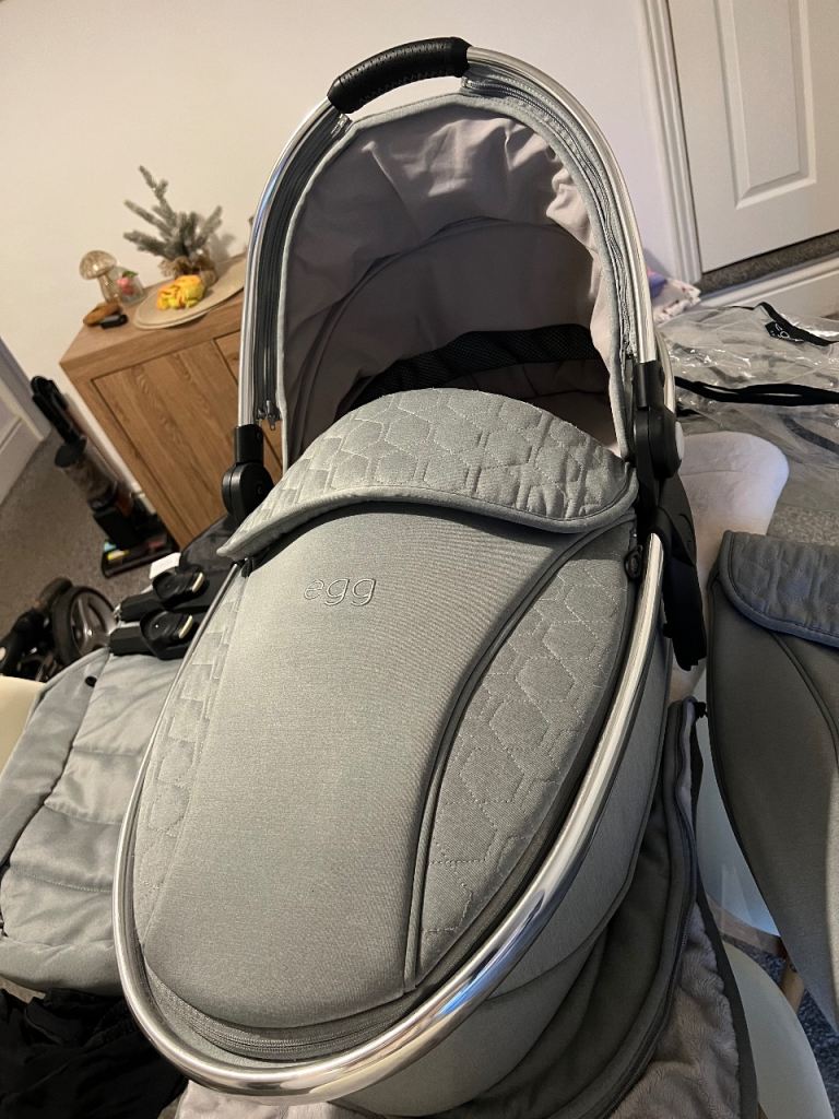 Egg 2 full travel system & accessories 