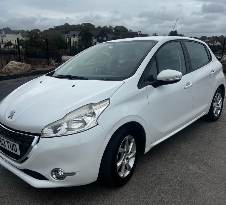 Peugeot, 208, Hatchback, 2013, Manual, 1199 (cc), 5 doors