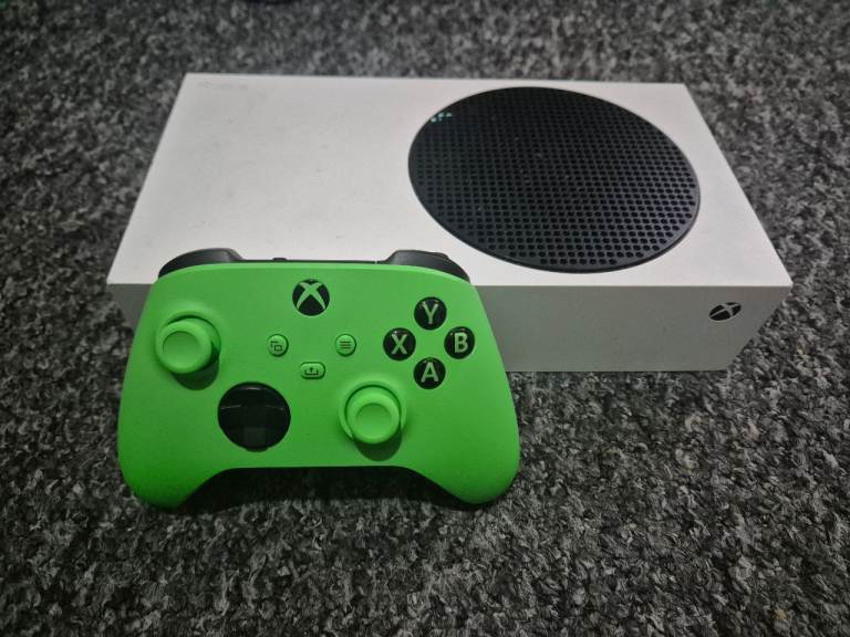 Xbox Series S Console +New controller