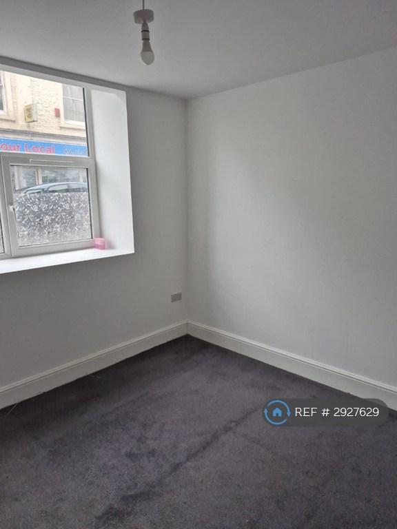 2 bedroom flat in Market Street, Torquay, TQ1 (2 bed) (#2927629)