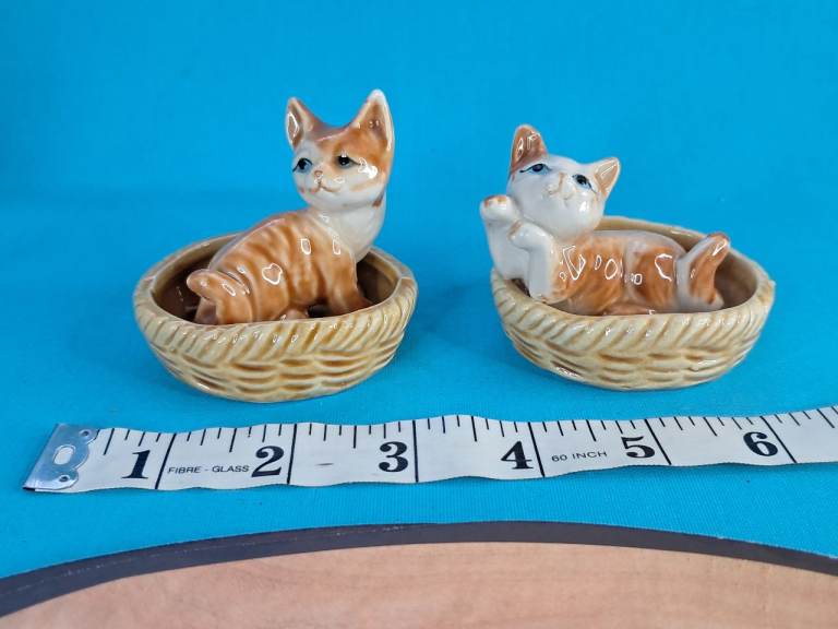  vintage ceramic ginger cat figurines in baskets, dating back to the 1960s or 1970s. 