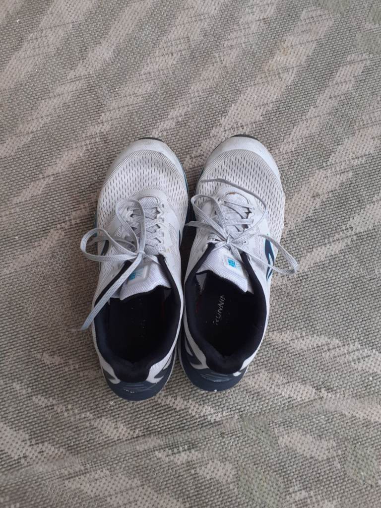 Men trainers running shoes (karrimor) in a fair condition size 9 white