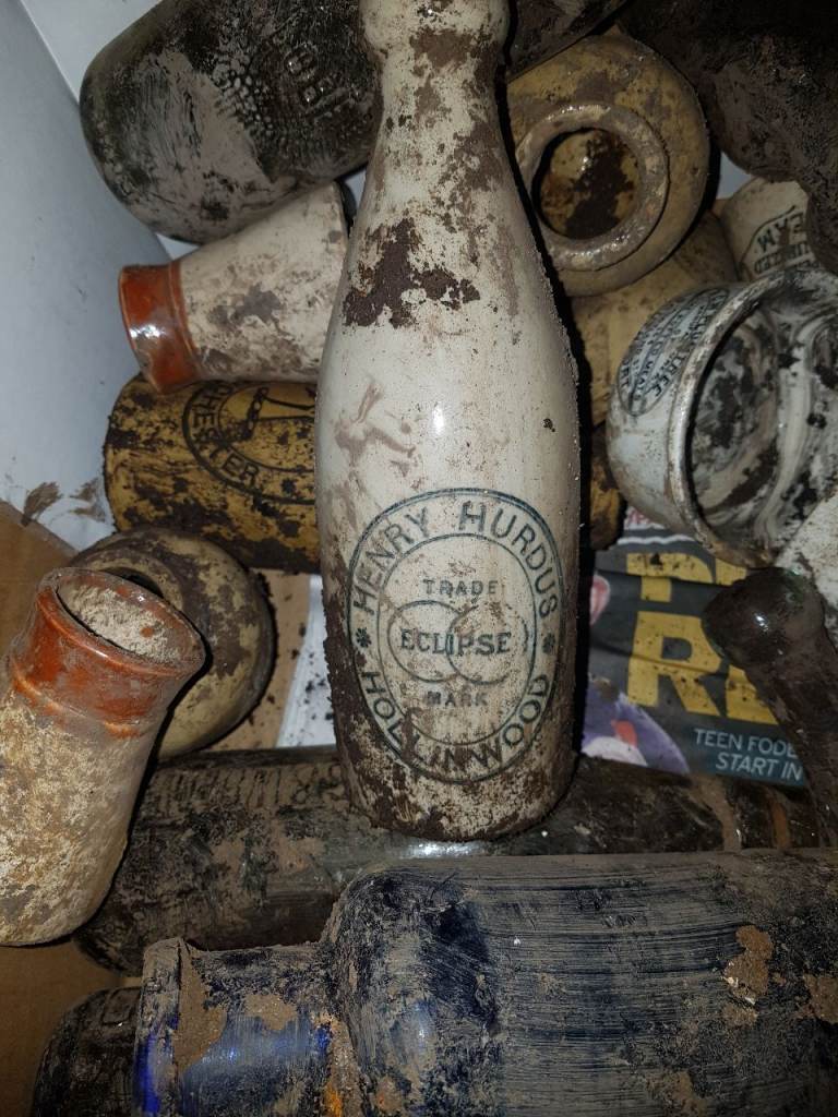 WANTED OLD BOTTLES AND POTS DUG UP BY DIGGER DRIVERD SND GROUND WORKERS