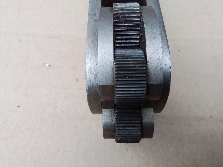 Large lathe knurling tool