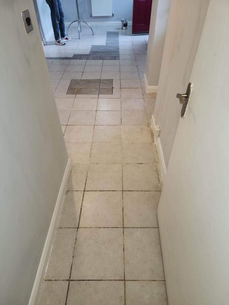 A spacious and versatile 2-bedroom ground floor flat available to rent in Gillingham.