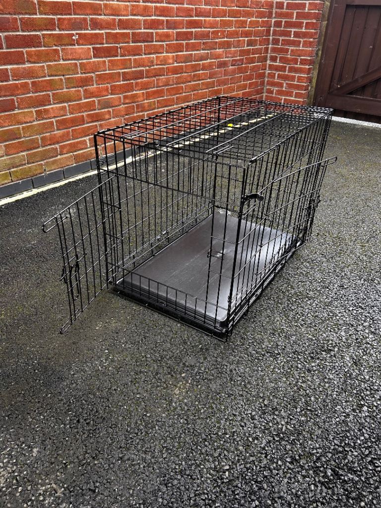Dog / pet cage hardly used 