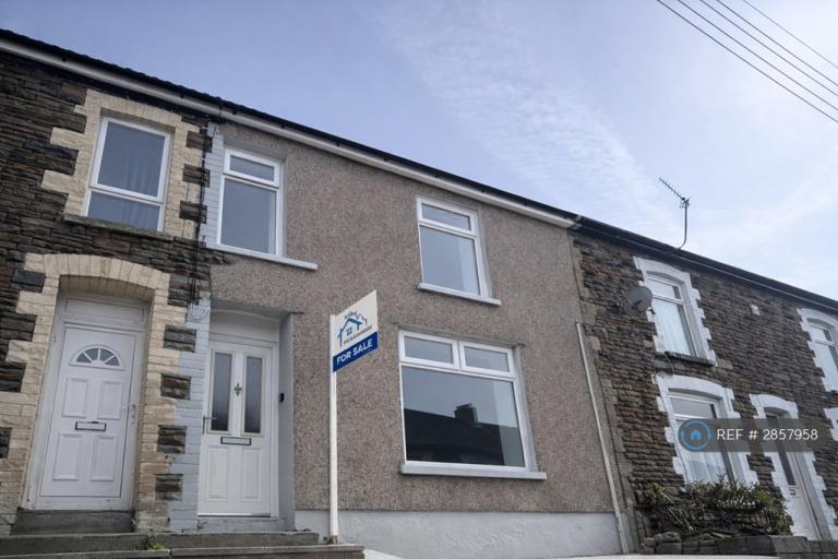 2 bedroom flat in Jubilee Road, New Tredegar, NP24 (2 bed) (#2857958)