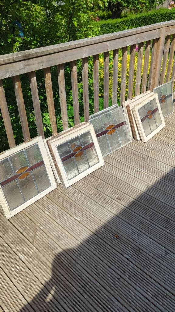 10 original 1930s art deco leaded glass windows.