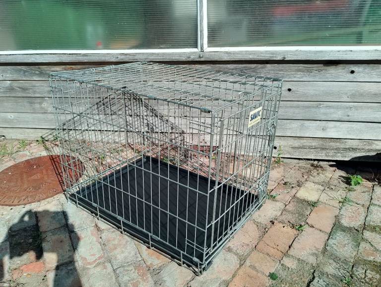 Galvanised metal dog cage transport box with wipe clean plastic tray