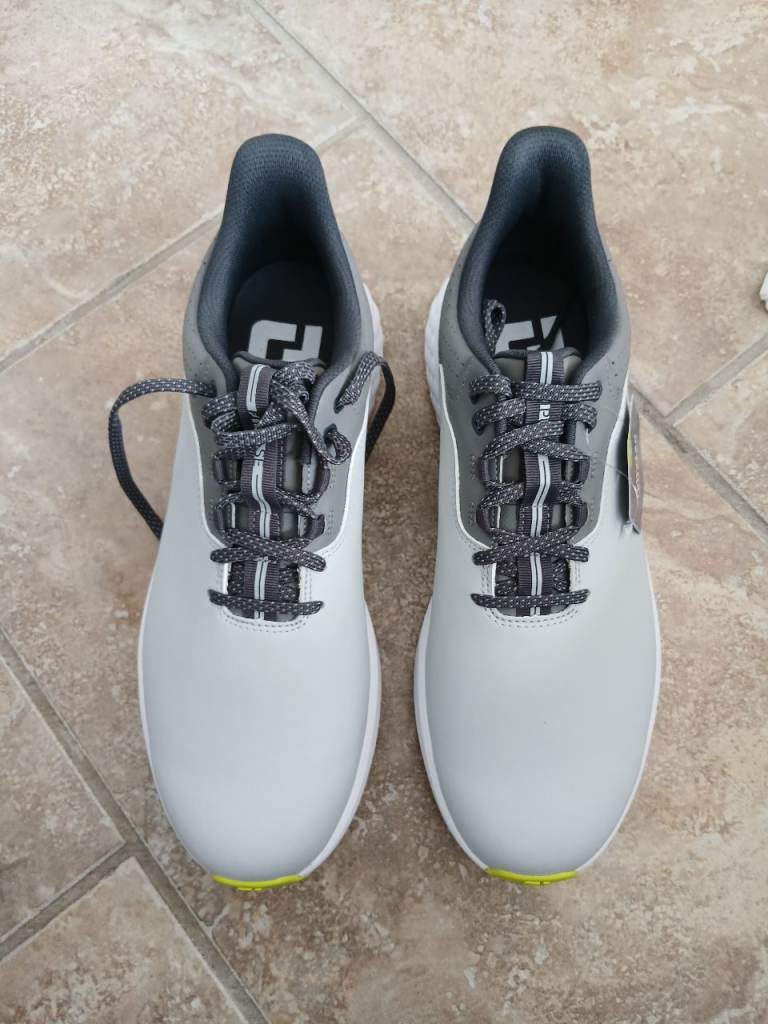 Brand New Pair Of UK Size 9 Footjoy Pulse Spikeless Golf Shoes