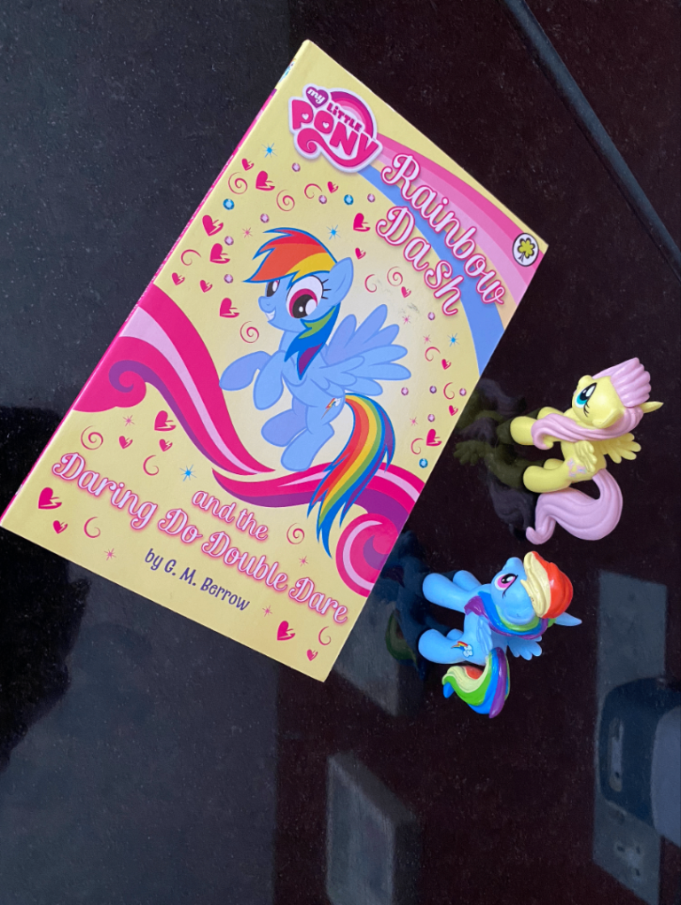 2 My Little Pony tiny mini figures Rainbow Dash, Flattershy,  Rainbow Dash Book