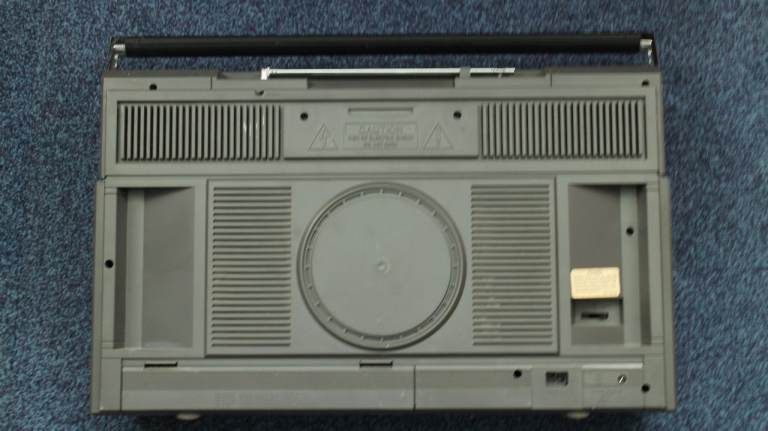 For Sale a 1983 Philips D8444 Boombox 5 speaker 3 amplifier system, working