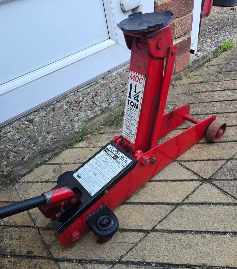 Car Jack 1.25 Tonne - Long Body With Long Pole