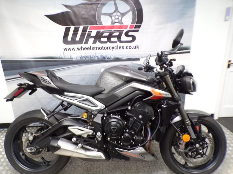 2023 TRIUMPH STREET TRIPLE 765 RS WITH ONLY 2387 MILES FROM NEW