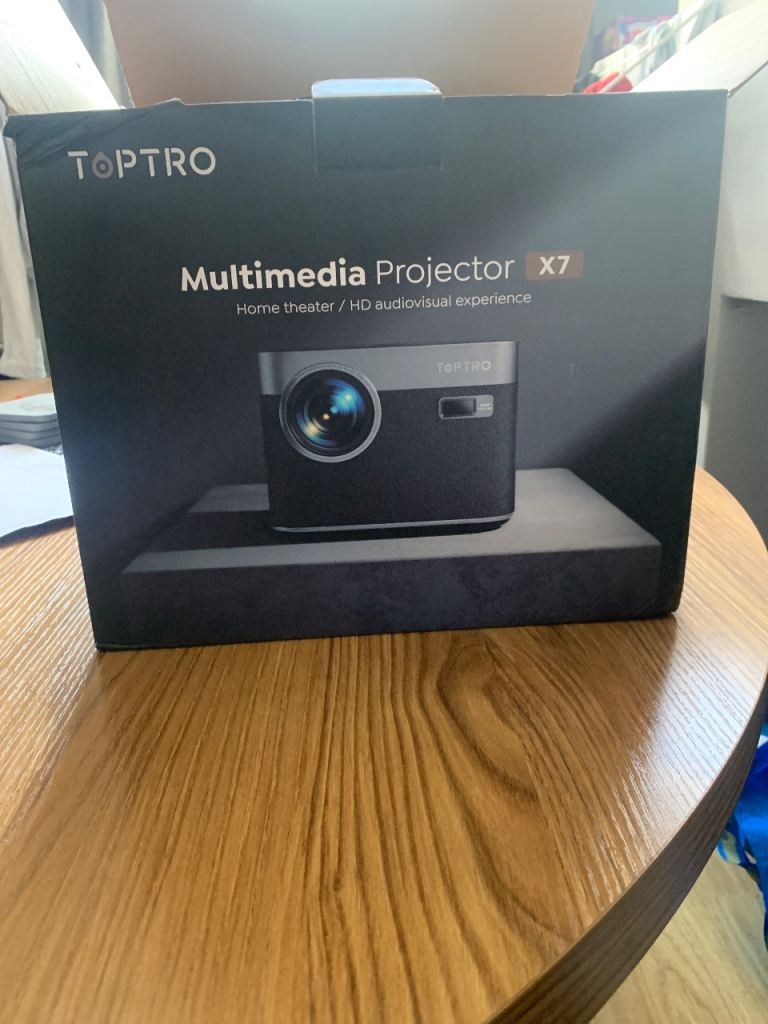     Toptro X7 smart projector with box