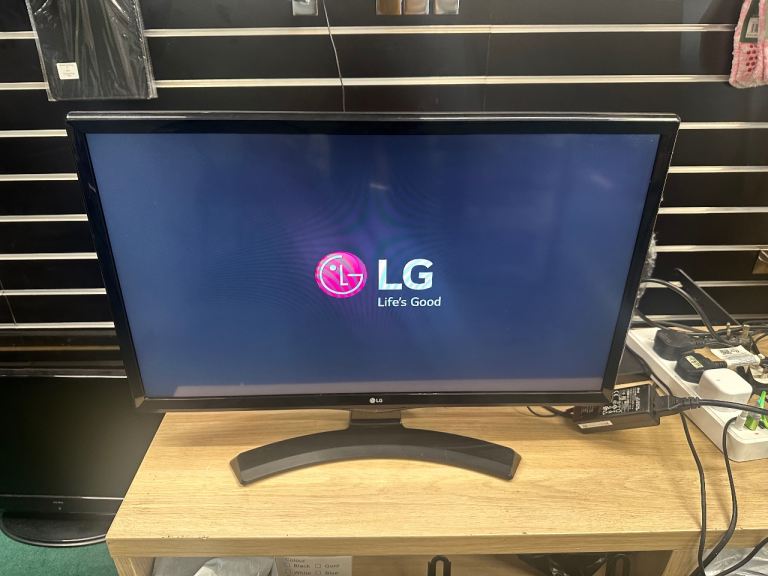 LG 24" HD TV — 24TK410V — Perfect for Caravan, Kitchen, Bedroom — Fully Working ✅