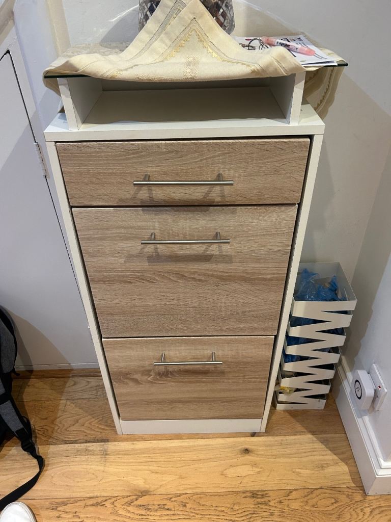Brown Wood Effect Shoe storage Glass Top