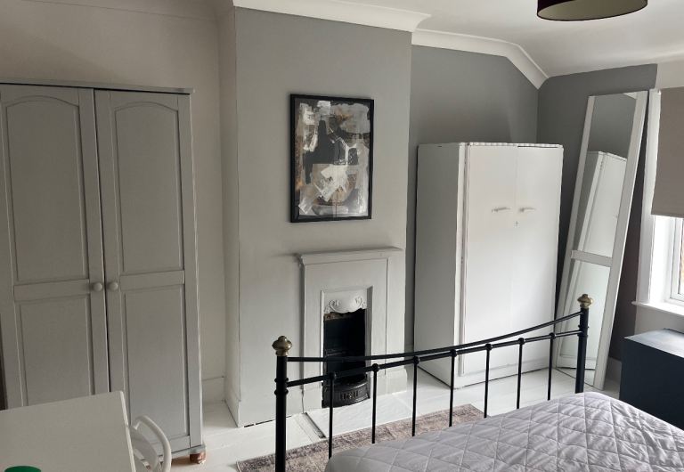 🌷🌷🌷🌷Large sunny clean room in quiet house available NOW 🌷🌷🌷🌷