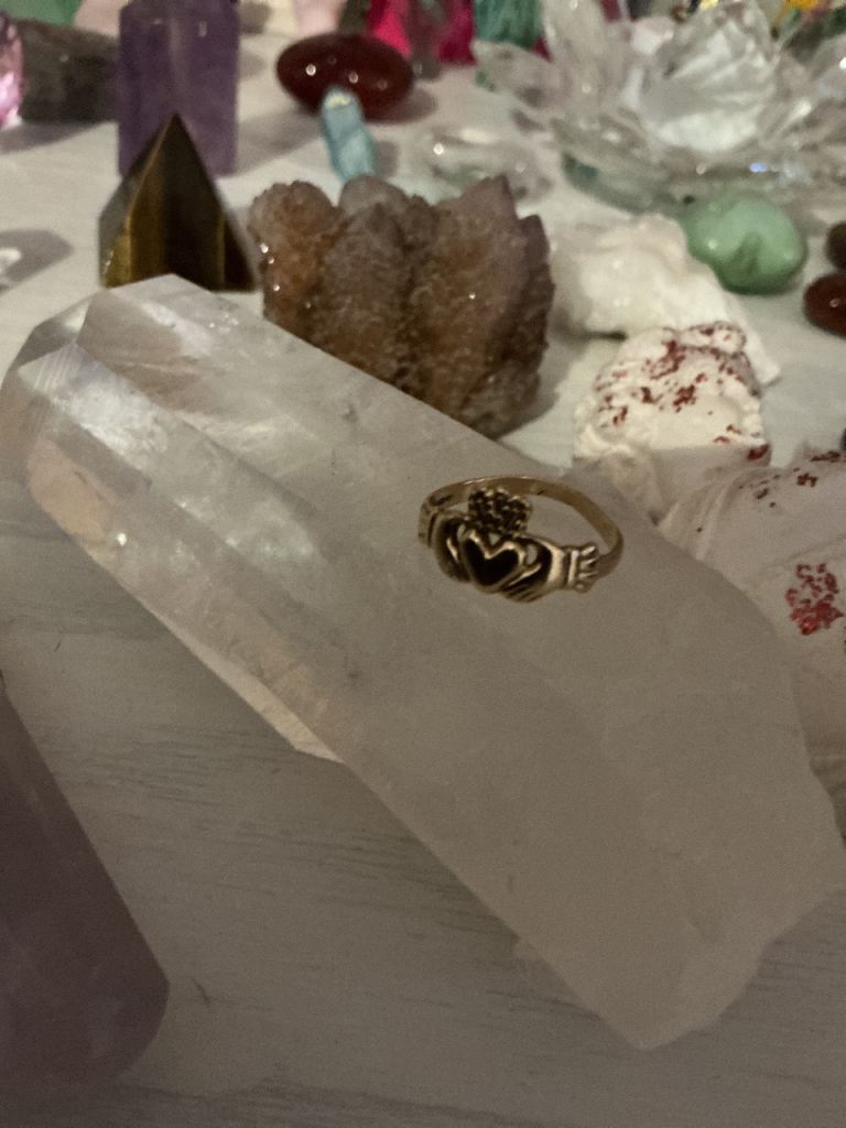9ct tiny Claddagh ring ((((((SOLD))))))