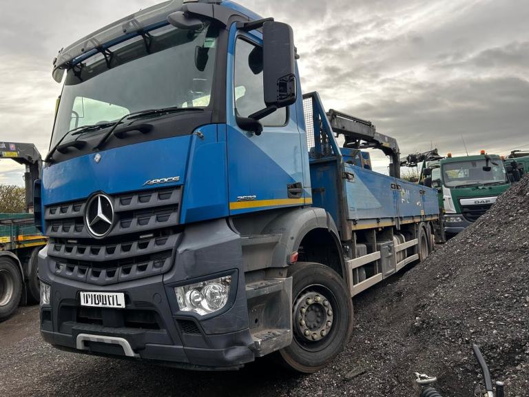 2015 MERCEDES AROCS 26T DROPSIDE WITH HMF 1430 CRANE