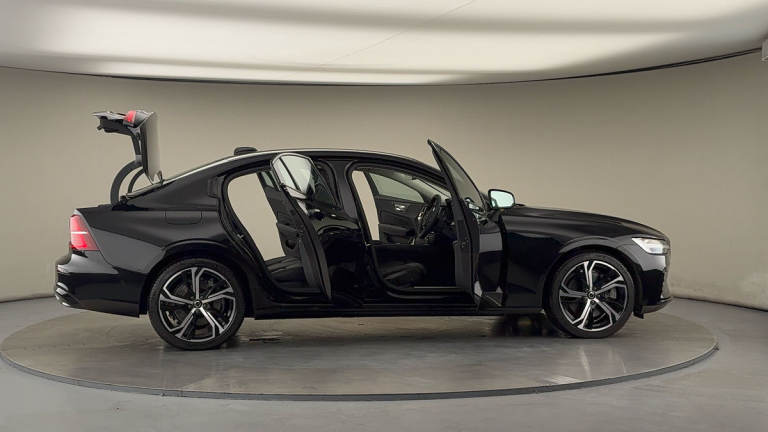 2023 Volvo S60 Plus Dark B5 (250 hp) Saloon Petrol/Electric Hybrid Automatic