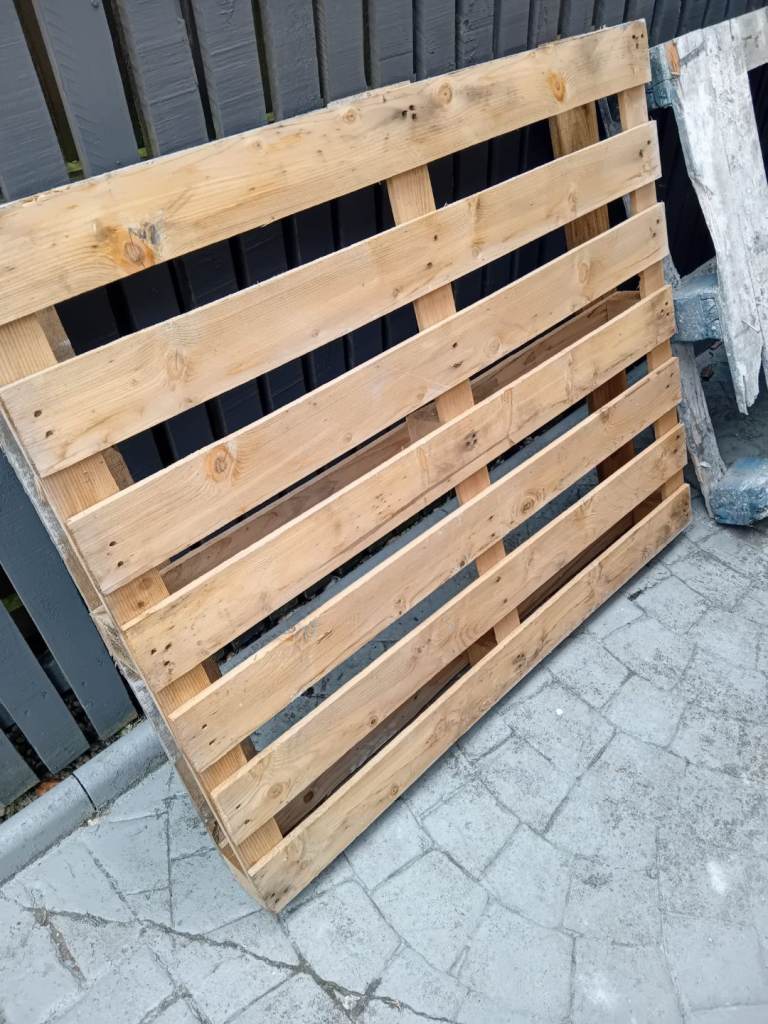 2 free Wooden Pallets