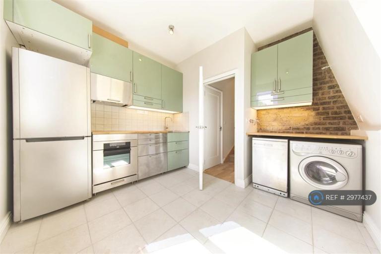 4 bedroom flat in Macfarlane Road, London, W12 (4 bed) (#2977437)