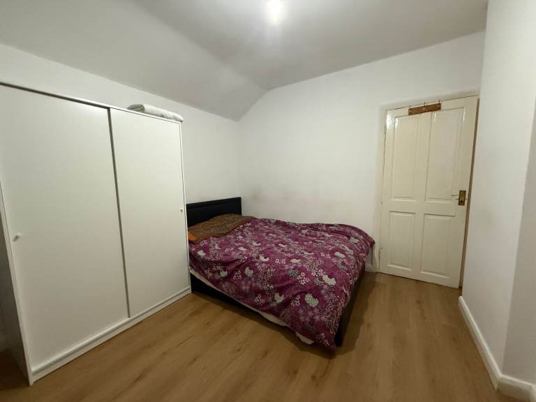 Double Room for rent in Slough high street