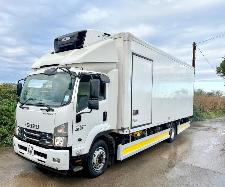 2019 ISUZU FORWARD F135.240 FRIDGE FREEZER BARN DOORS TAIL-LIFT 3 SEATS EURO-6