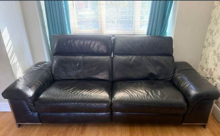 Italian leather recliners  sofas x 3 seater & a 2 x seater electric & Manual 
