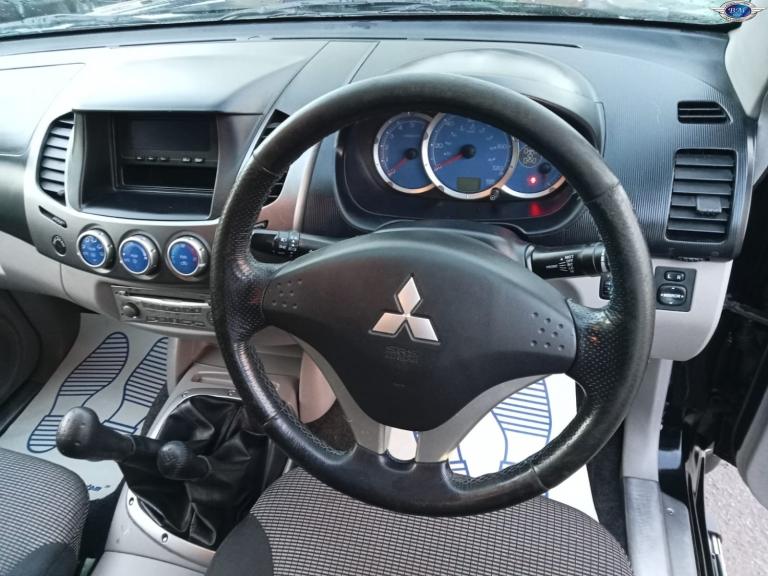 MITSUBISHI L200 2.5 DI-D Warrior Black Manual Diesel 2006