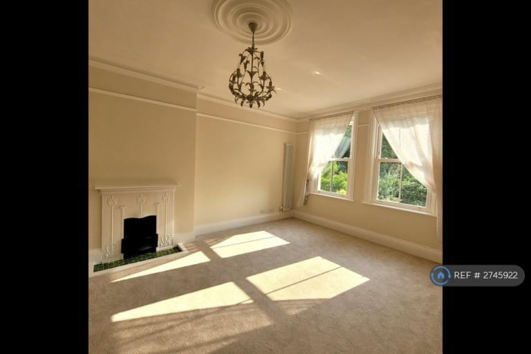 3 bedroom flat in Trinity Road, Folkestone, CT20 (3 bed) (#2745922)