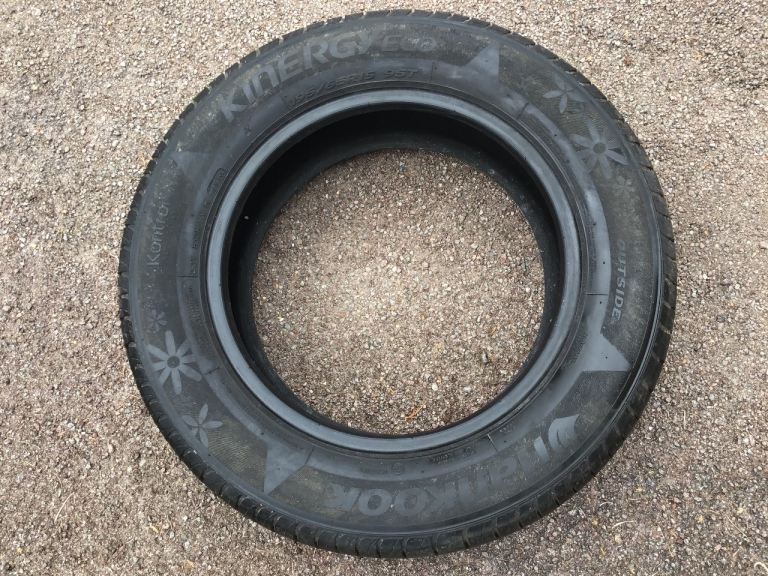 HANKOOK 195 55R 15 TYRE IN GOOD CONDITION- POST OR COLLECT WEYBRIDGE SURREY