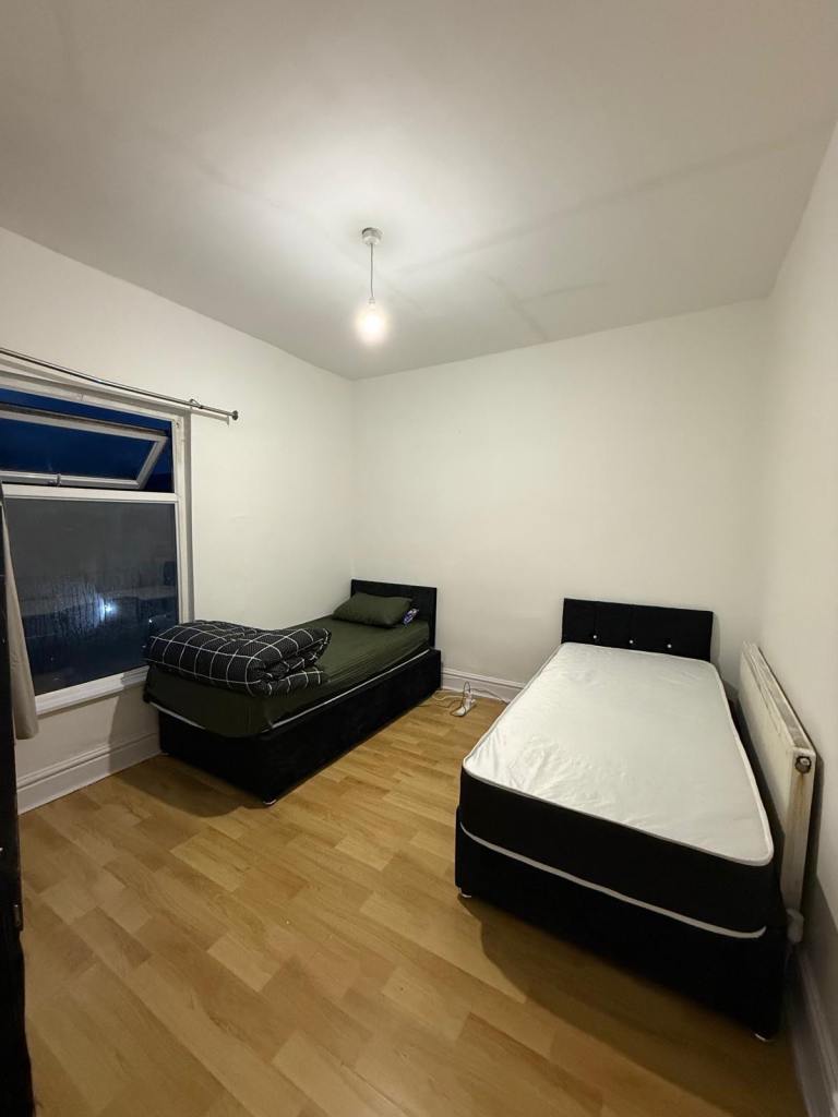 1 bedroom house sharing for female 