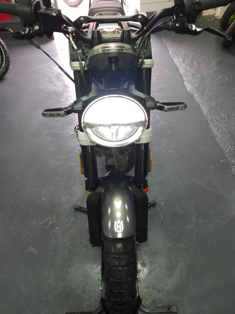 Husqvarna Svartpilen 125 2022 Grey ABS 