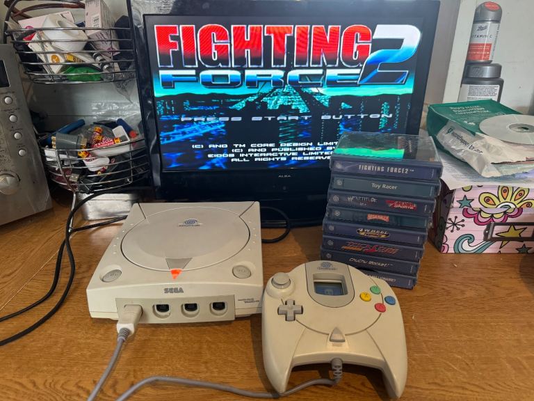 Sega Dreamcast console & 8 games 