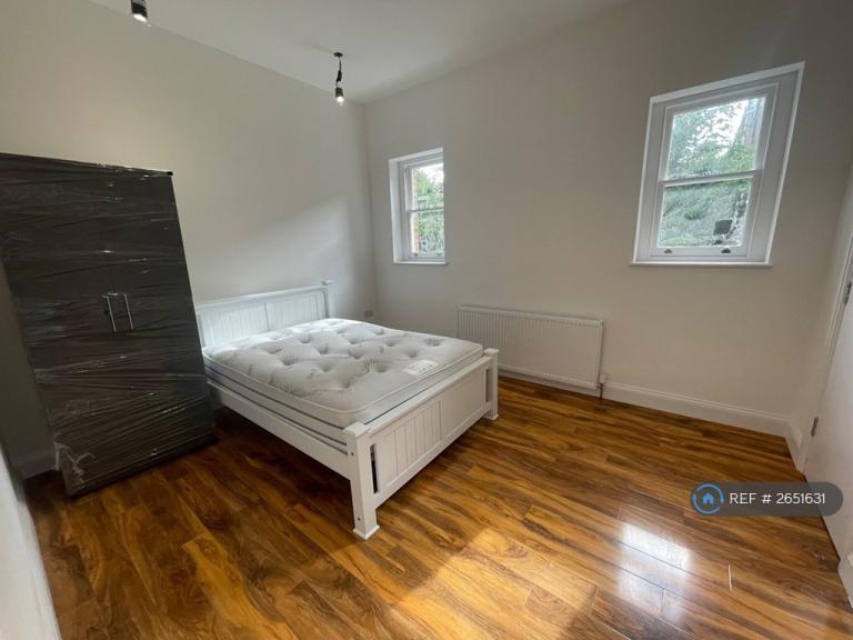 4 bedroom flat in Emmanuel House, Croydon,East Croydon ,Purley, Beckenham, Vic (4 bed) (#2651631)