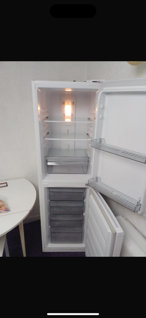 White Freestanding Fridge Freezer – Good Condition