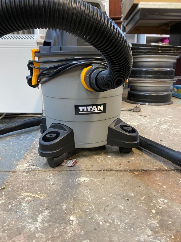 Titan TTB774VAC Wet/Dry Vacuum Cleaner – Good Condition